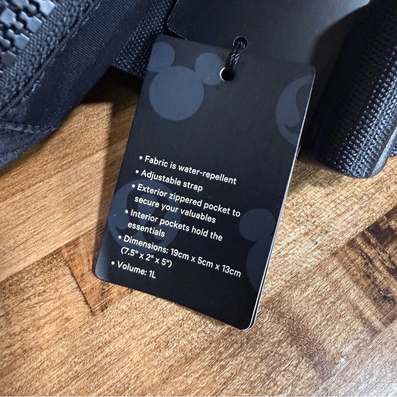 Disney x lululemon Everywhere Belt Bag Mickey in Motion Graphic - Picture 7 of 8